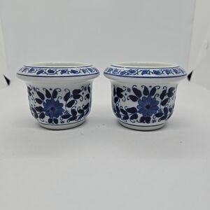 Set of 2 miniature Chinese pots or bowls. White Blue porcelain  Flower Leaves